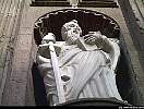 estatuadeunaiglesia.JPG